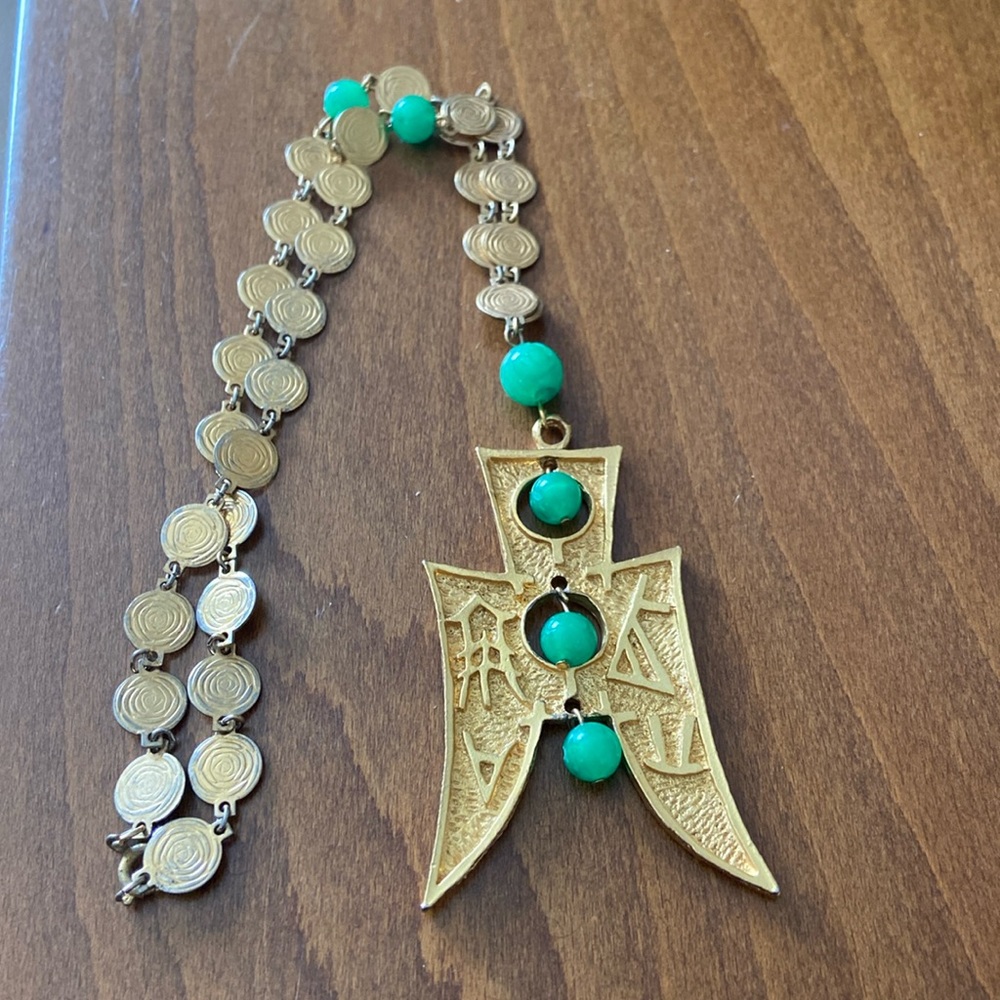 Laurentian Jewelry Mfg Asian inspired necklace. Co started in 1952 & still going